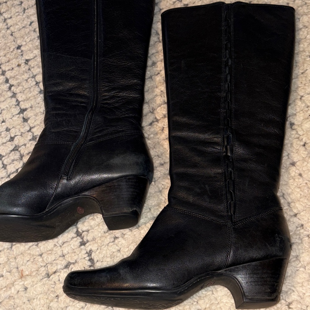 Cardy Clark’s Artisan knee hi boot 8.5 fits like 9